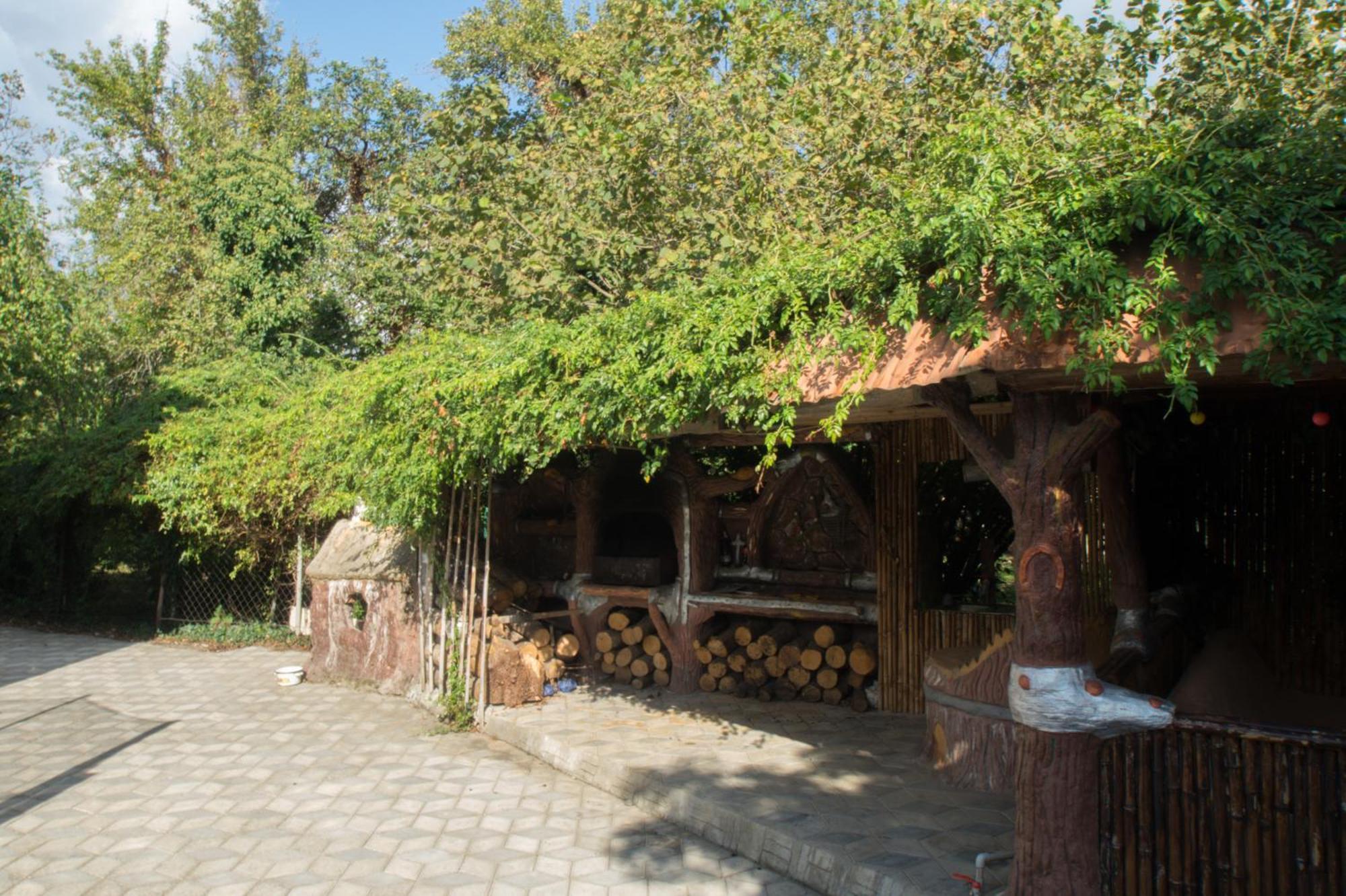 Апартаменты Rezo'S Ranch Samtredia Экстерьер фото